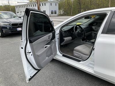 2015 Toyota Camry LE   - Photo 19 - Acton, MA 01720