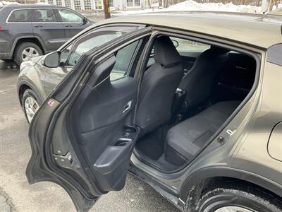 2021 Toyota C-HR LE - Photo 12 - Acton, MA 01720