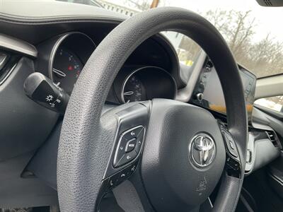 2021 Toyota C-HR LE - Photo 17 - Acton, MA 01720