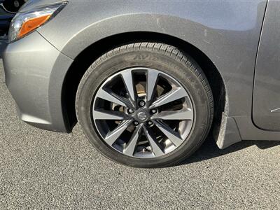 2017 Nissan Altima 2.5 SV - Photo 9 - Acton, MA 01720