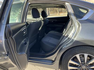 2017 Nissan Altima 2.5 SV - Photo 12 - Acton, MA 01720