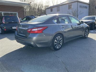 2017 Nissan Altima 2.5 SV - Photo 5 - Acton, MA 01720