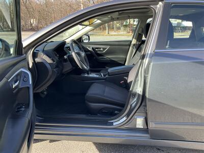 2017 Nissan Altima 2.5 SV - Photo 13 - Acton, MA 01720