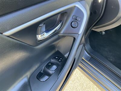 2017 Nissan Altima 2.5 SV - Photo 14 - Acton, MA 01720