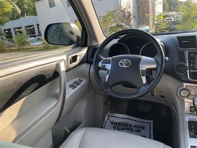 2013 Toyota Highlander SE   - Photo 21 - Acton, MA 01720