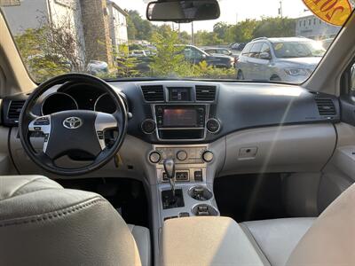 2013 Toyota Highlander SE   - Photo 19 - Acton, MA 01720