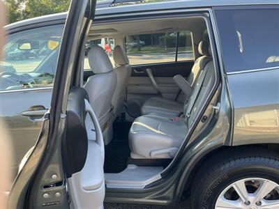 2013 Toyota Highlander SE   - Photo 15 - Acton, MA 01720