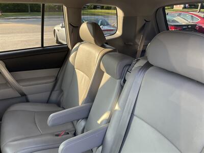 2013 Toyota Highlander SE   - Photo 16 - Acton, MA 01720