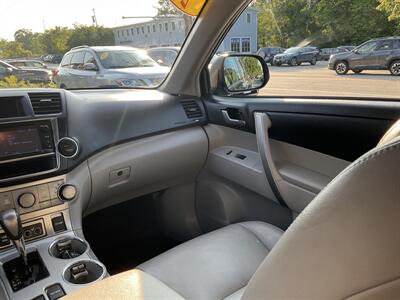 2013 Toyota Highlander SE   - Photo 20 - Acton, MA 01720