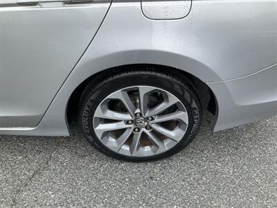 2011 Honda Accord EX-L - Photo 10 - Acton, MA 01720