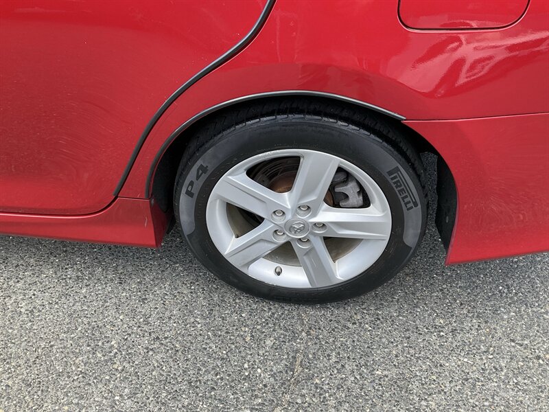 2014 Toyota Camry SE - Photo 10