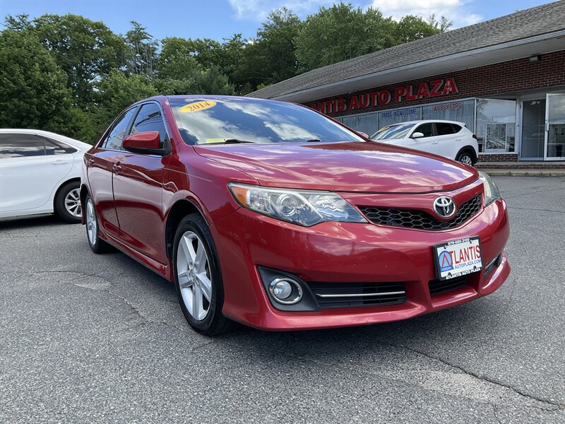 2014 Toyota Camry SE - Photo 3