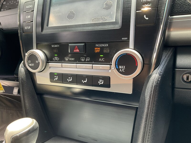 2014 Toyota Camry SE - Photo 34