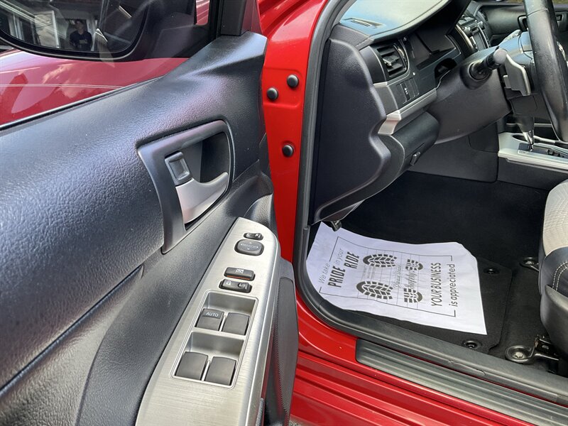 2014 Toyota Camry SE - Photo 22