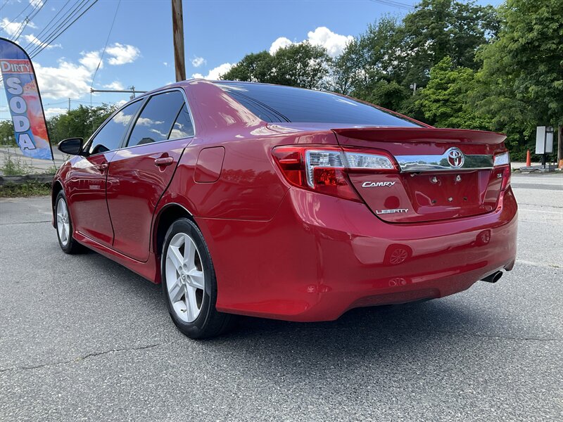 2014 Toyota Camry SE - Photo 7