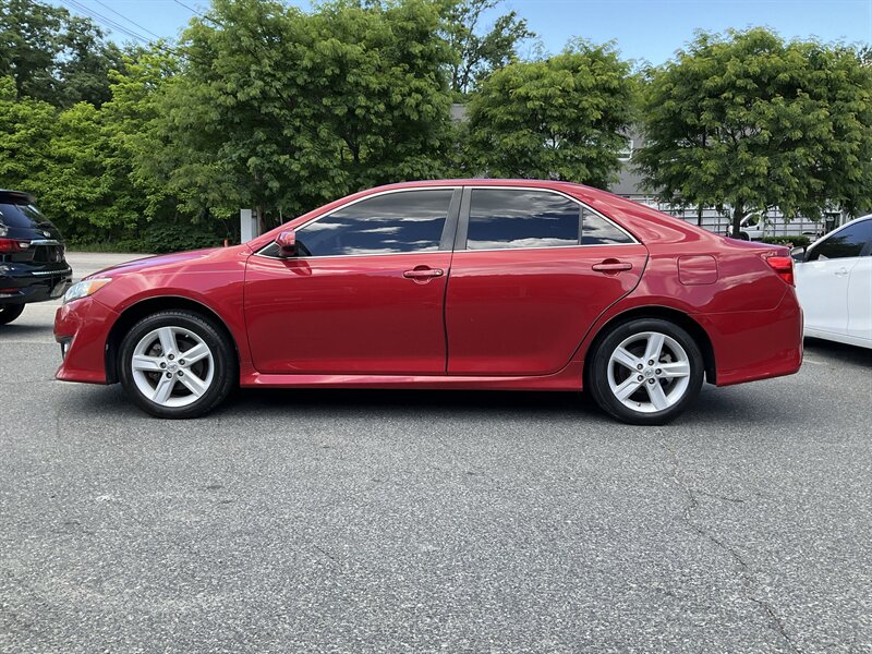 2014 Toyota Camry SE - Photo 8