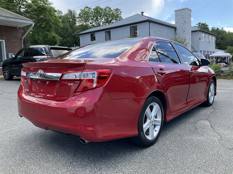 2014 Toyota Camry SE - Photo 5