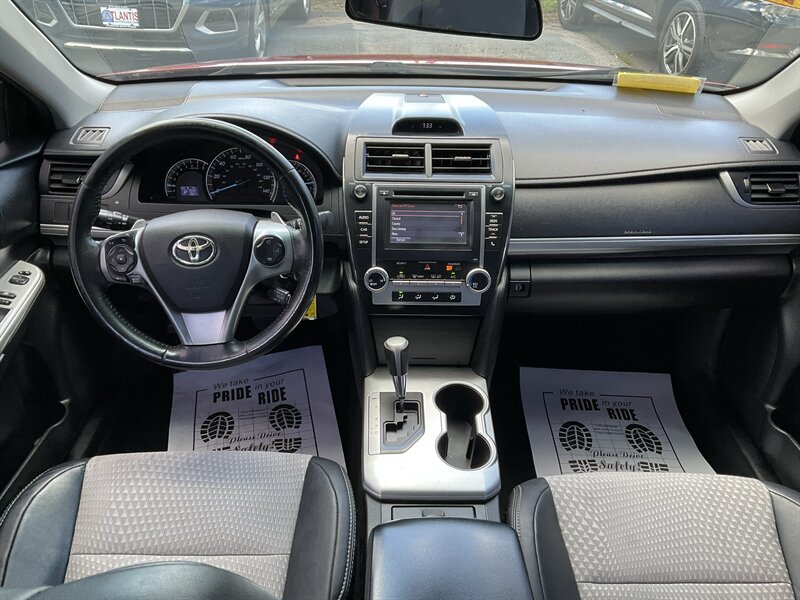 2014 Toyota Camry SE - Photo 18