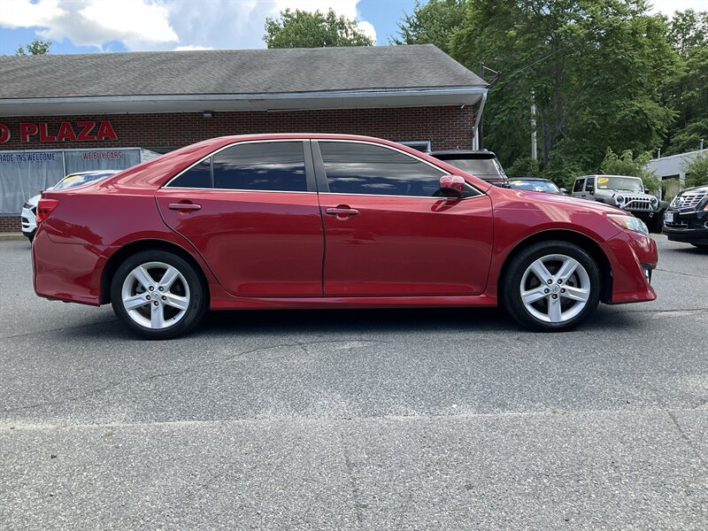 2014 Toyota Camry SE - Photo 4