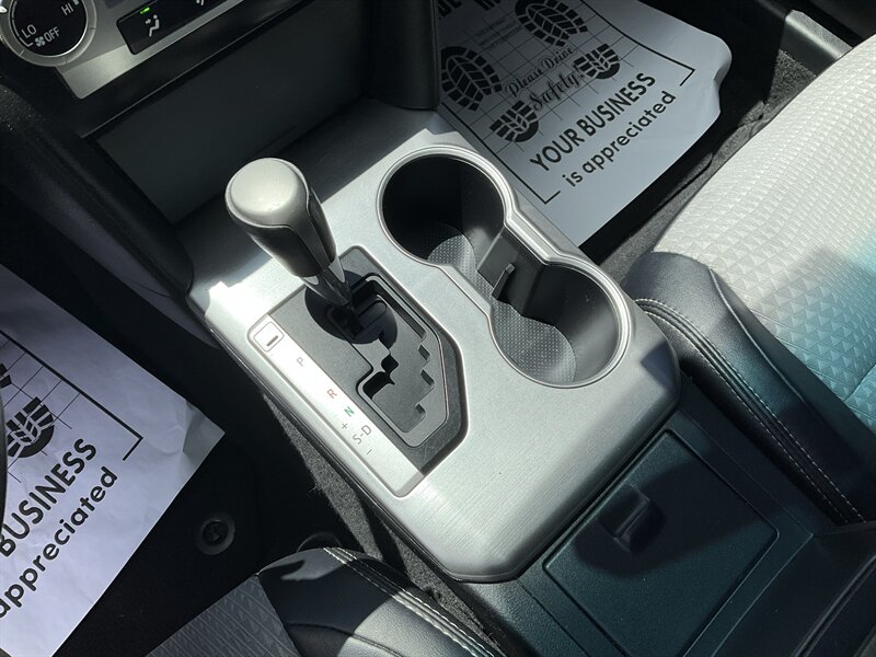 2014 Toyota Camry SE - Photo 35