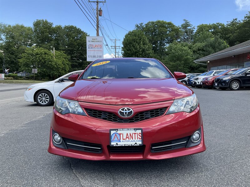 2014 Toyota Camry SE - Photo 2