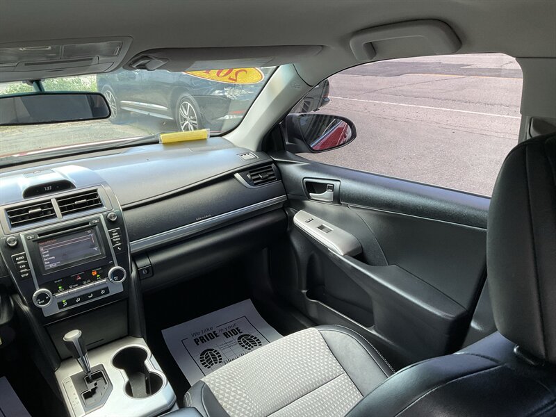 2014 Toyota Camry SE - Photo 20