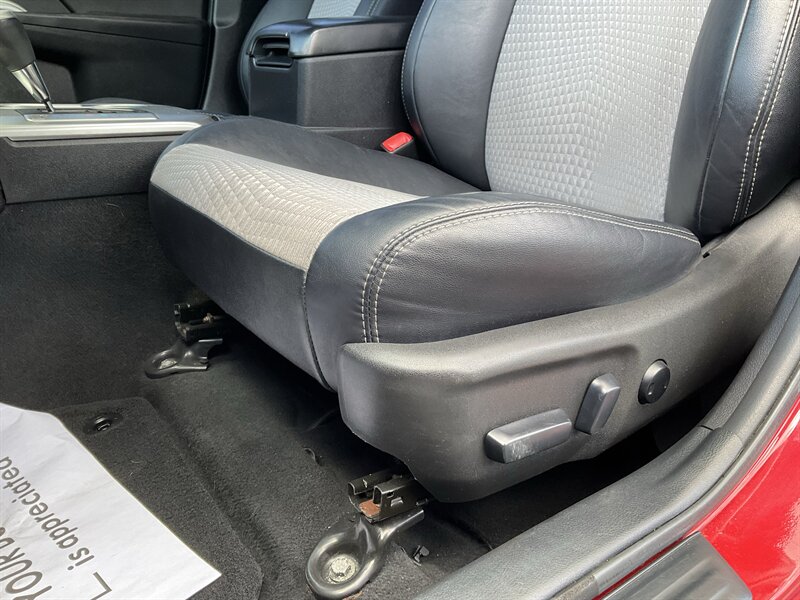2014 Toyota Camry SE - Photo 23