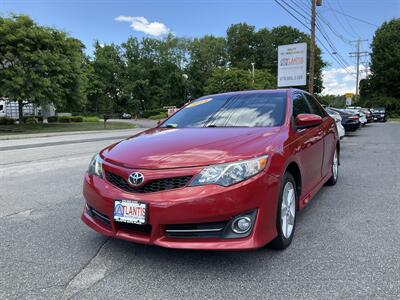 2014 Toyota Camry SE Sedan