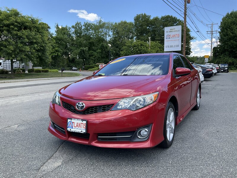 2014 Toyota Camry SE  