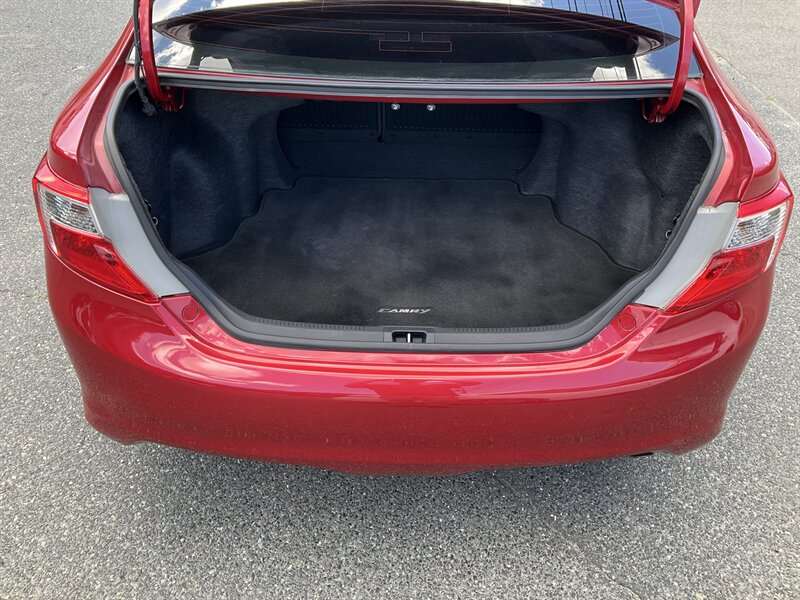 2014 Toyota Camry SE - Photo 13