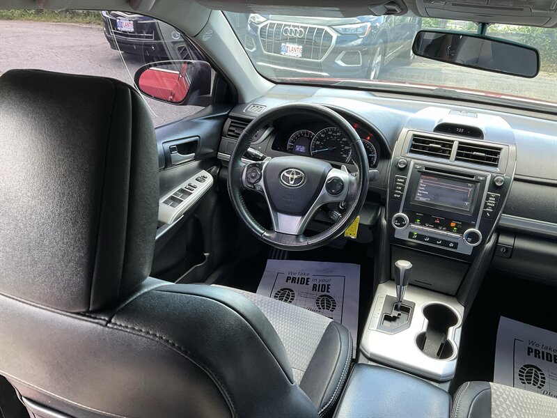 2014 Toyota Camry SE - Photo 19