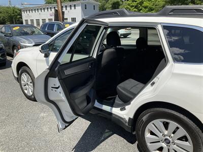 2018 Subaru Outback 2.5i Premium   - Photo 14 - Acton, MA 01720