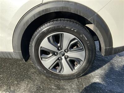 2017 Kia Niro LX   - Photo 10 - Acton, MA 01720