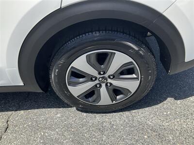 2017 Kia Niro LX - Photo 8 - Acton, MA 01720