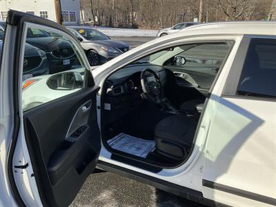 2017 Kia Niro LX   - Photo 15 - Acton, MA 01720