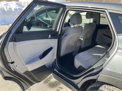 2018 Hyundai TUCSON SE - Photo 12 - Acton, MA 01720