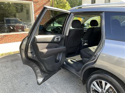 2017 Nissan Pathfinder SV   - Photo 13 - Acton, MA 01720