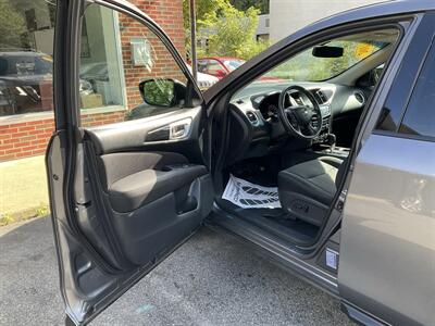 2017 Nissan Pathfinder SV   - Photo 20 - Acton, MA 01720