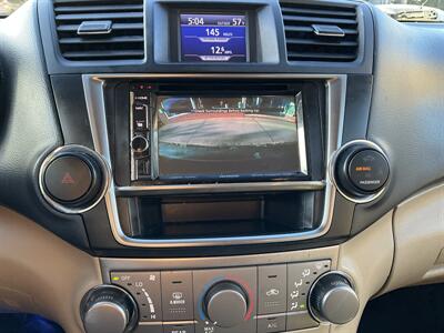 2013 Toyota Highlander SE   - Photo 16 - Acton, MA 01720