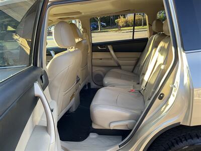 2013 Toyota Highlander SE   - Photo 12 - Acton, MA 01720