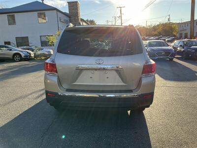 2013 Toyota Highlander SE   - Photo 5 - Acton, MA 01720