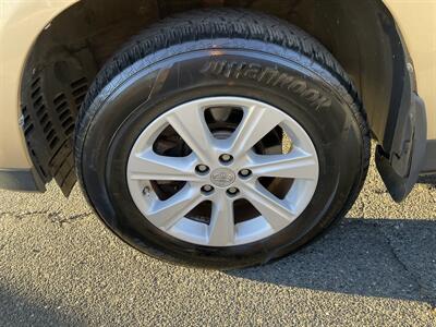 2013 Toyota Highlander SE   - Photo 8 - Acton, MA 01720