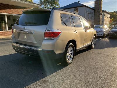 2013 Toyota Highlander SE   - Photo 4 - Acton, MA 01720