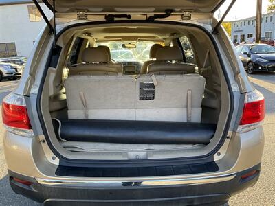 2013 Toyota Highlander SE   - Photo 10 - Acton, MA 01720