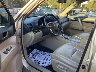 2013 Toyota Highlander SE   - Photo 23 - Acton, MA 01720