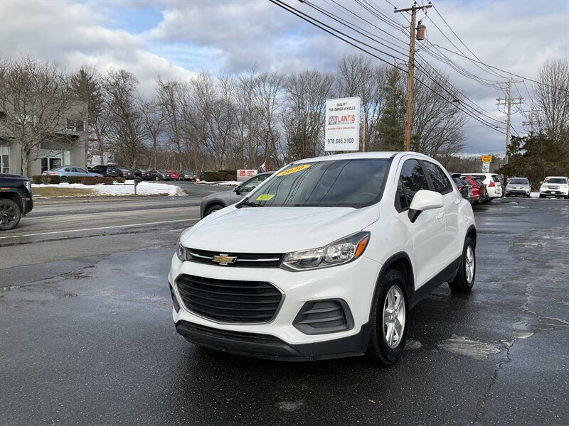 Summit White 2020 Chevrolet Trax LS FWD SUV / Crossover Front-Wheel Drive 6-Speed Automatic