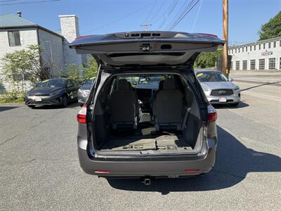 2017 Toyota Sienna LE 7-Passenger - Photo 12 - Acton, MA 01720