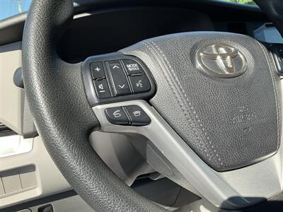 2017 Toyota Sienna LE 7-Passenger - Photo 25 - Acton, MA 01720