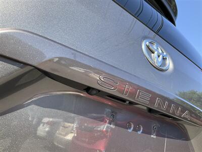 2017 Toyota Sienna LE 7-Passenger - Photo 11 - Acton, MA 01720