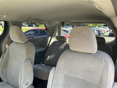 2017 Toyota Sienna LE 7-Passenger - Photo 14 - Acton, MA 01720